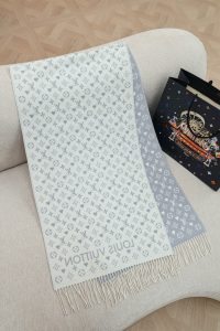 Louis Vuitton Shawl - view 2