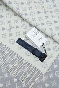 Louis Vuitton Shawl - view 7