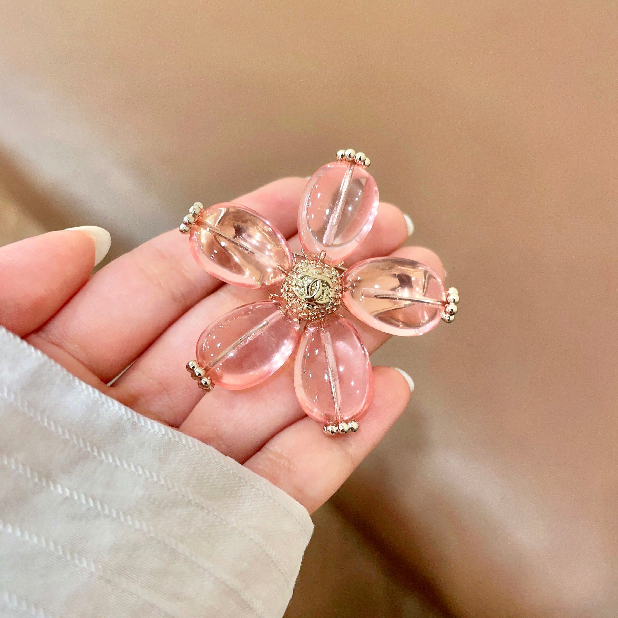 Brooch - view 4