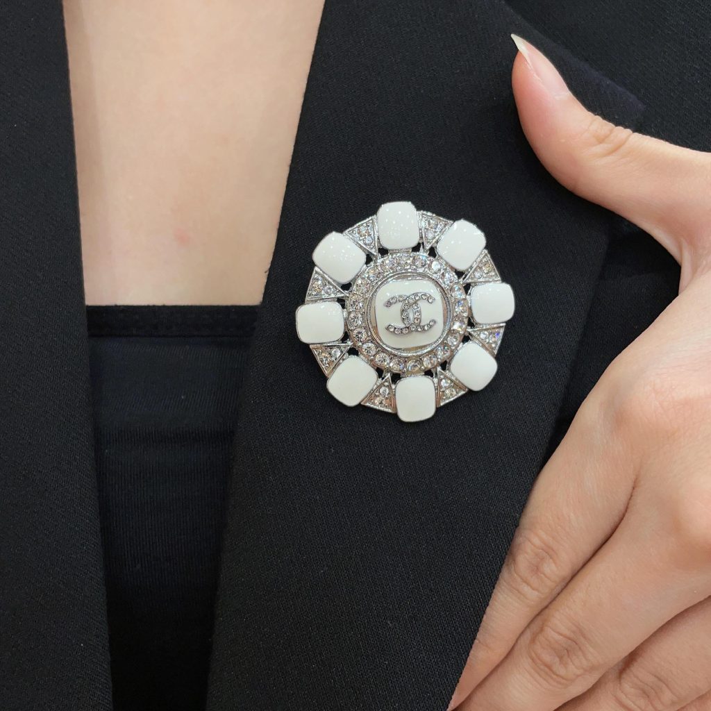 Brooch - view 1