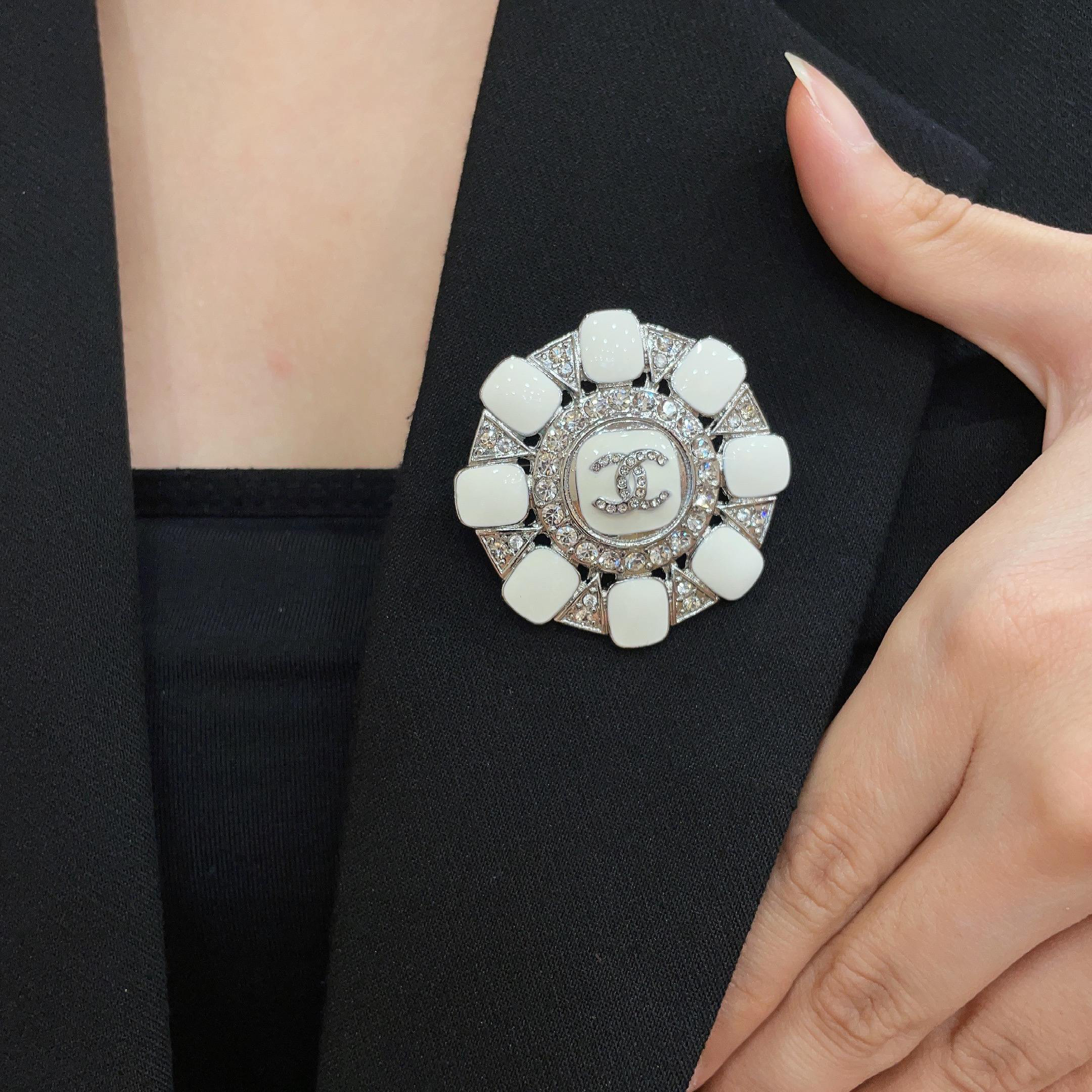 Brooch - view 1