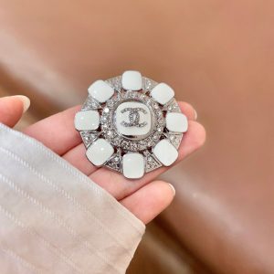 Brooch - view 4