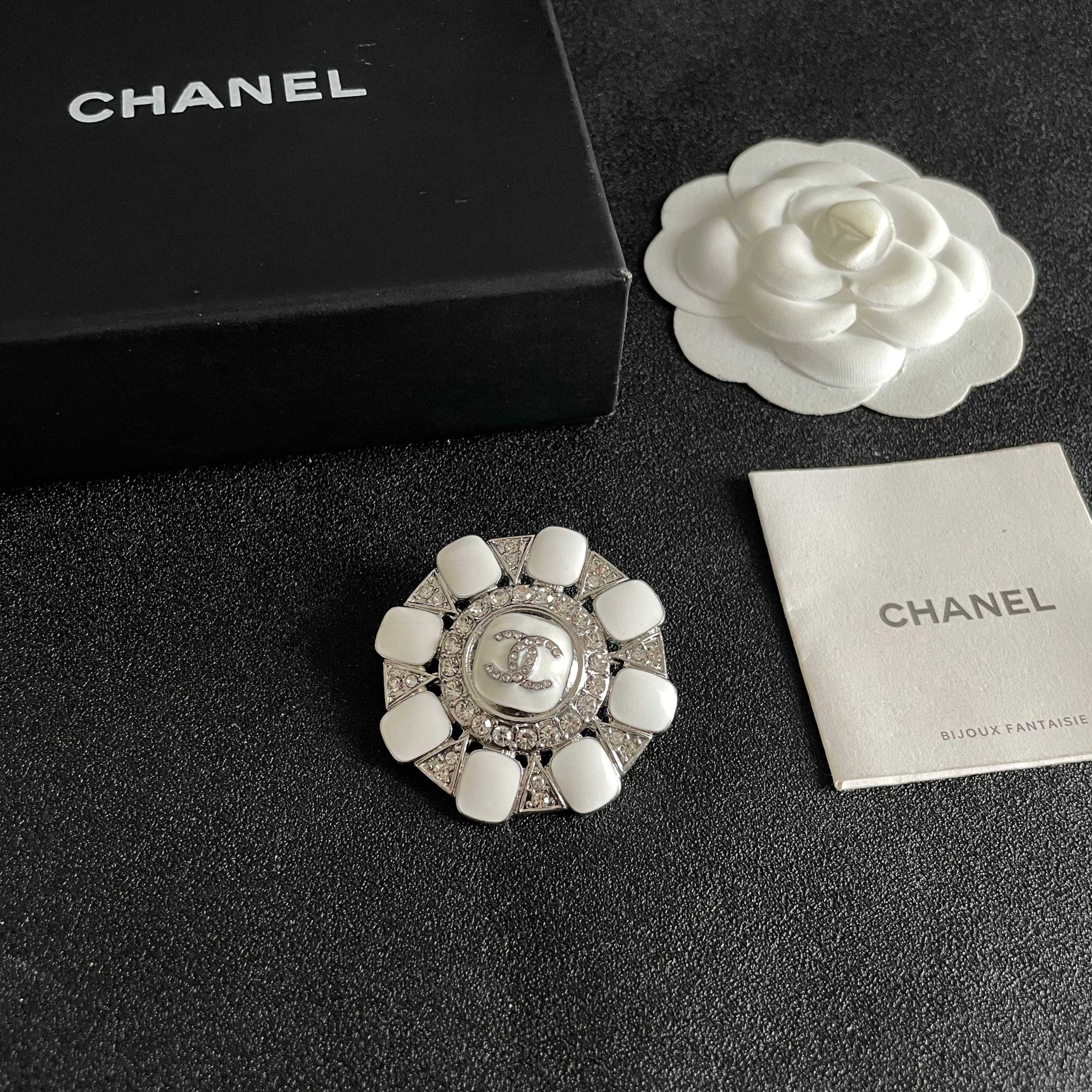 Brooch - view 6