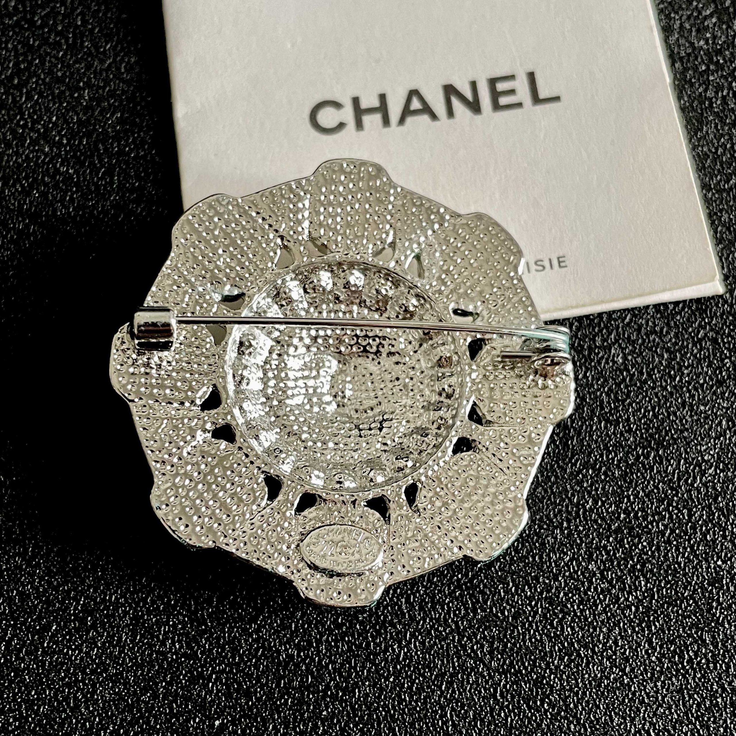 Brooch - view 7