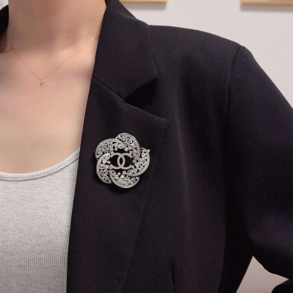 Brooch - view 1