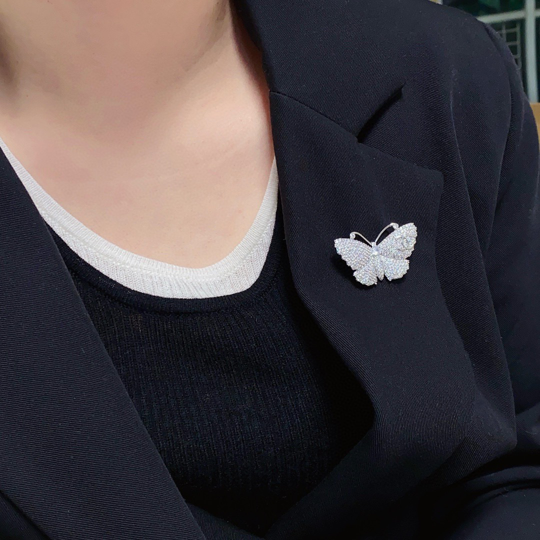 Brooch - view 2