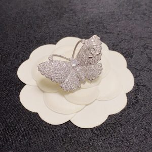 Brooch - view 4