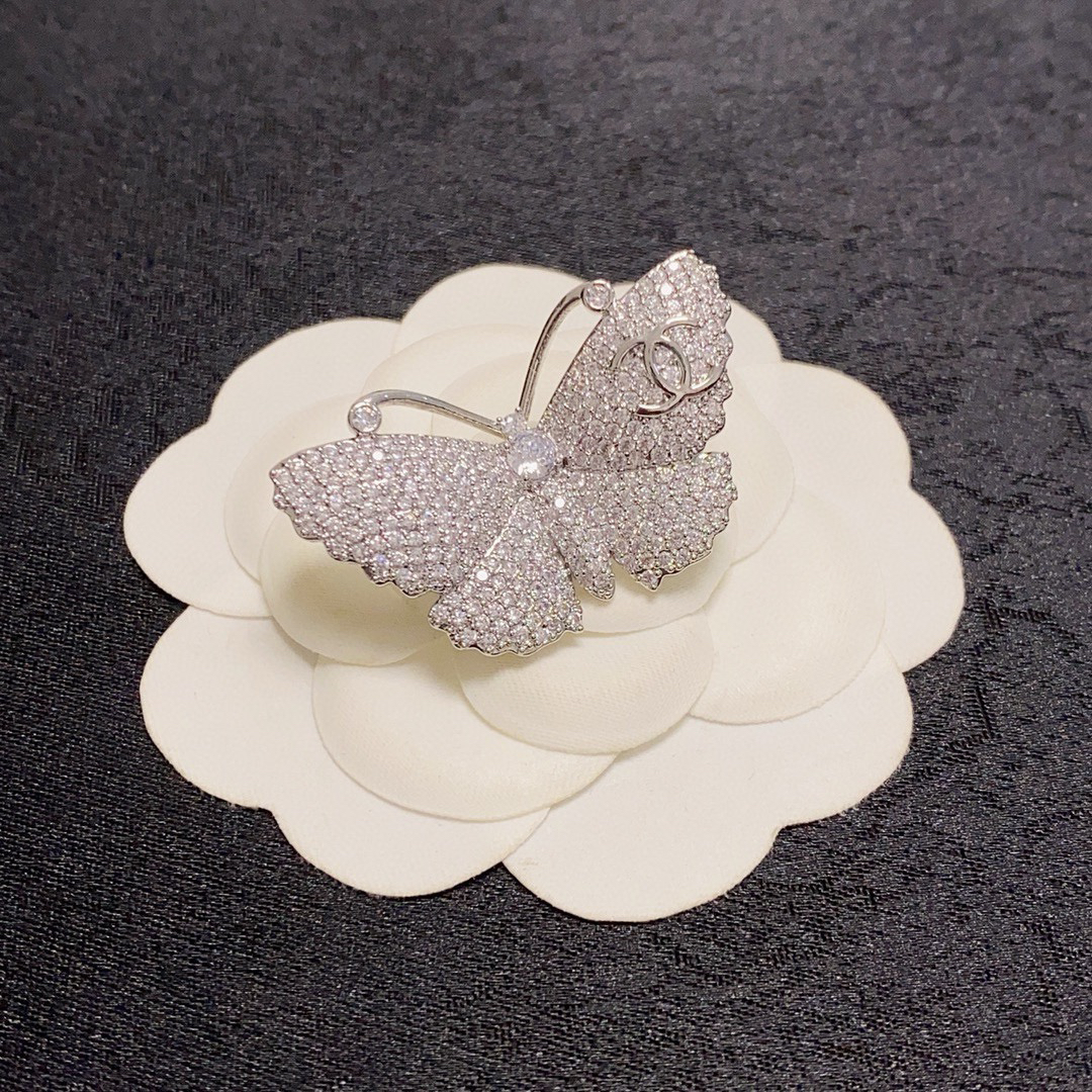 Brooch - view 4