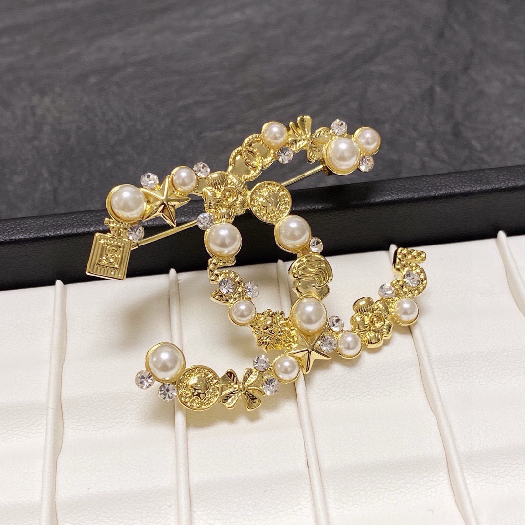 Brooch - view 1