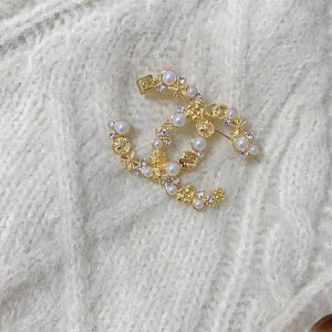 Brooch - view 3