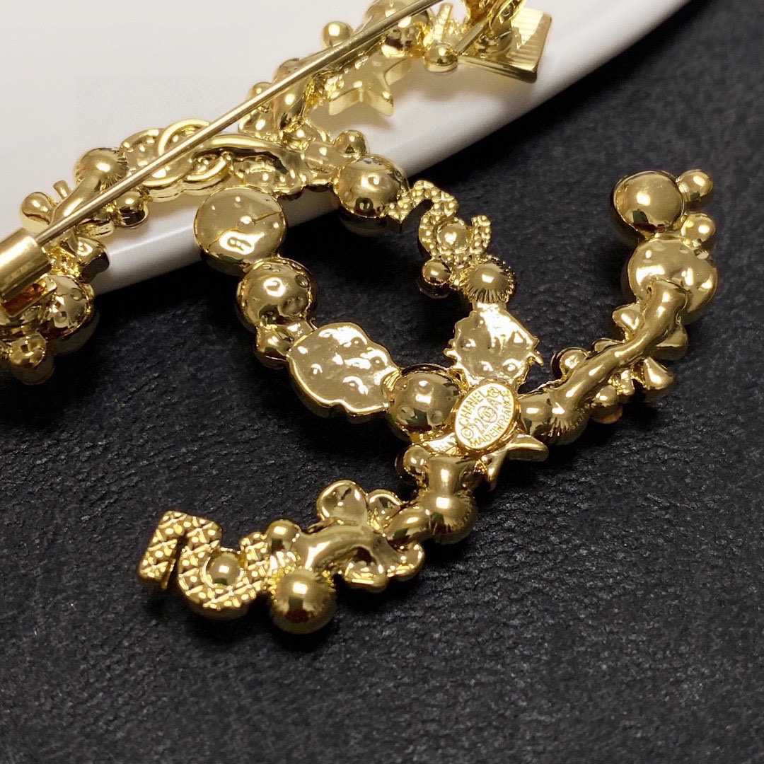 Brooch - view 5