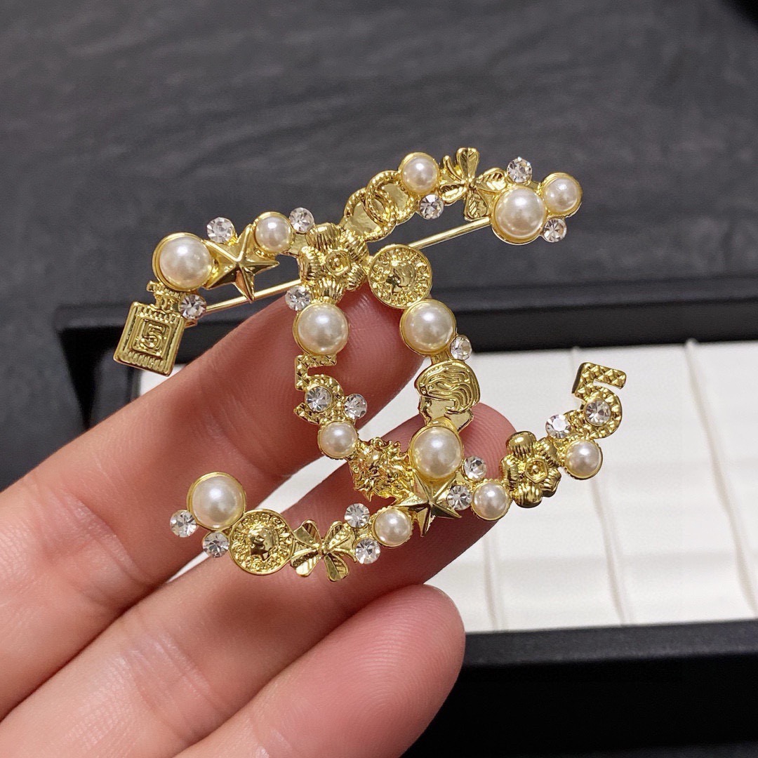 Brooch - view 8