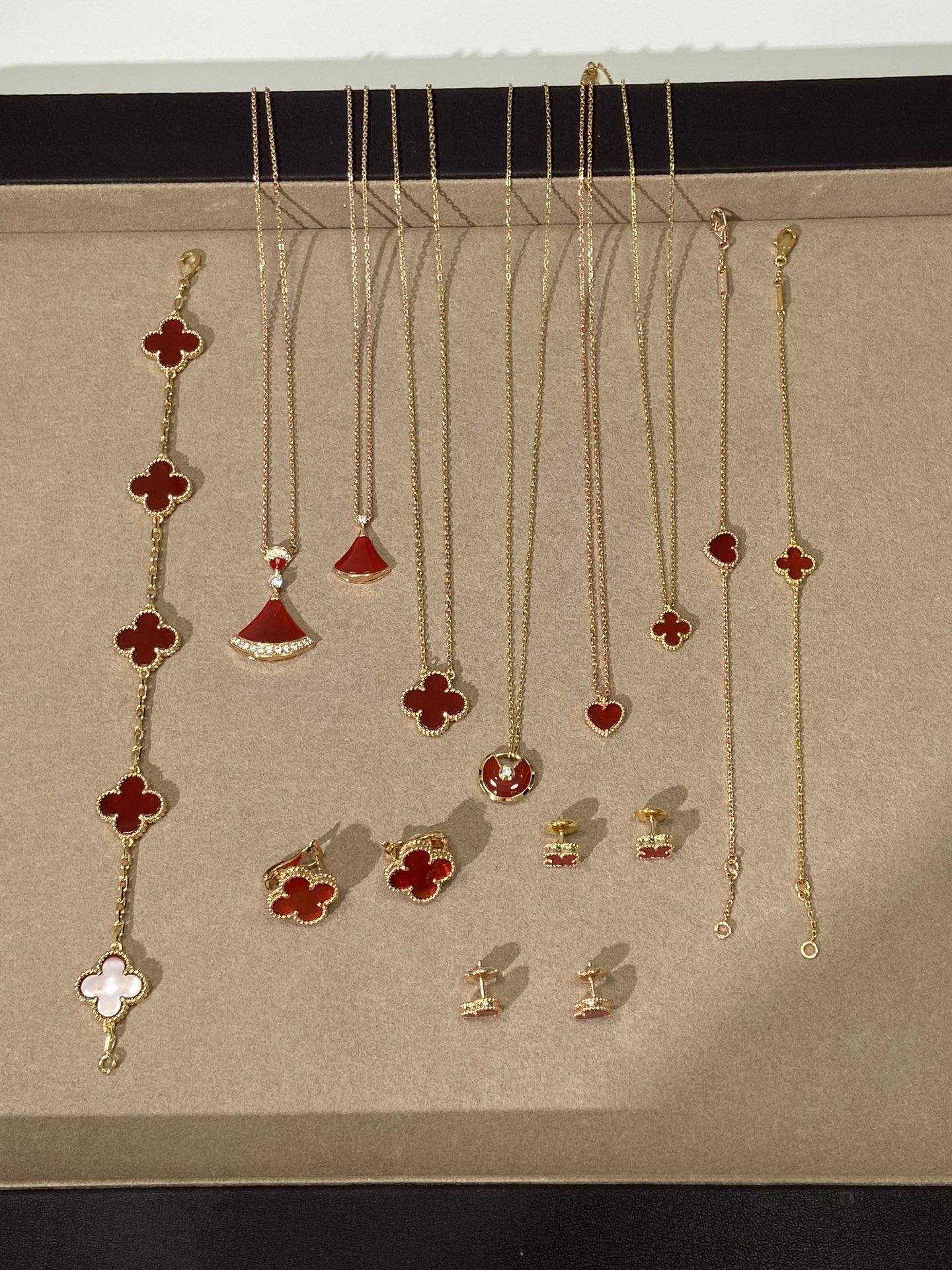 Van Cleef & Arpels Jewelry - view 1