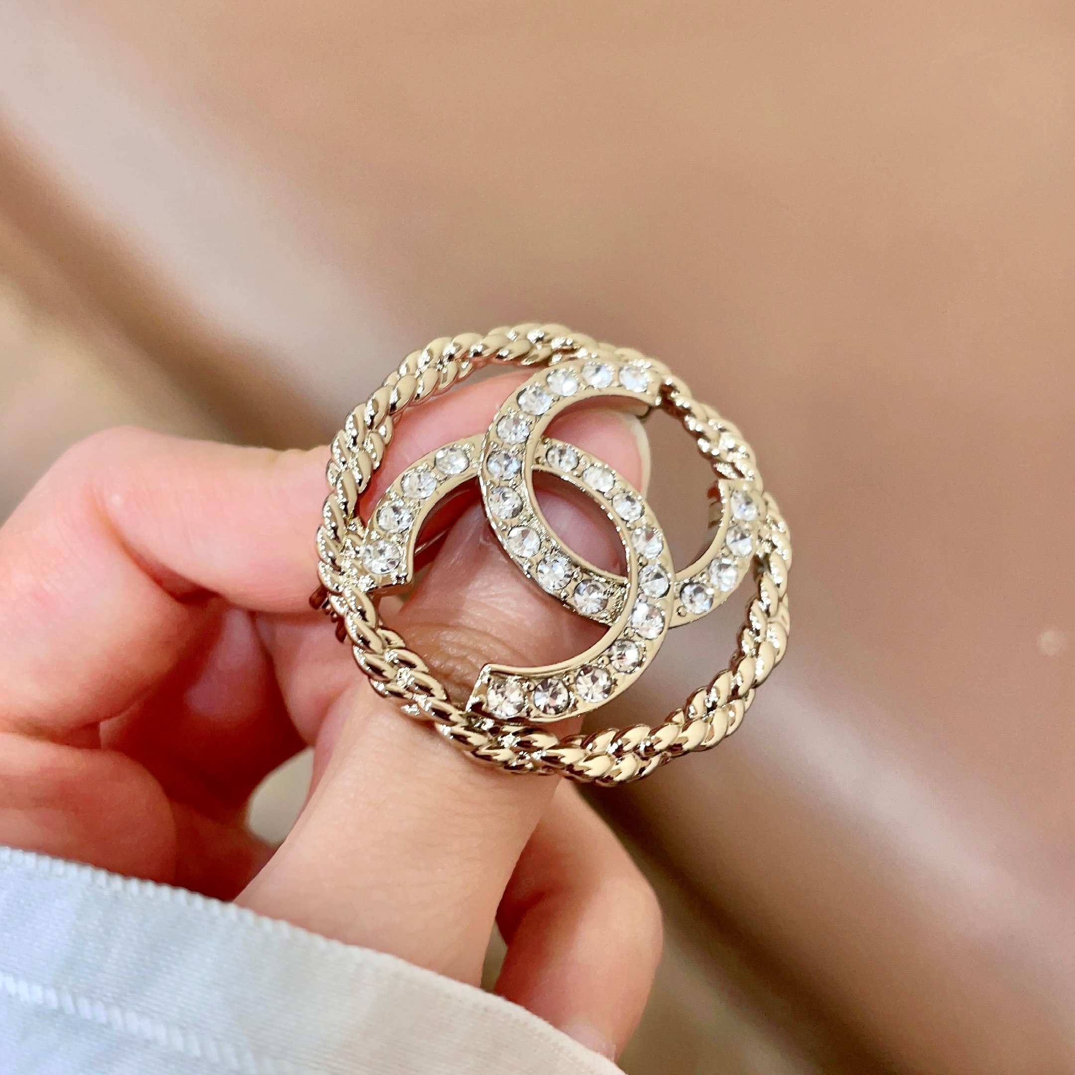 Brooch - view 3