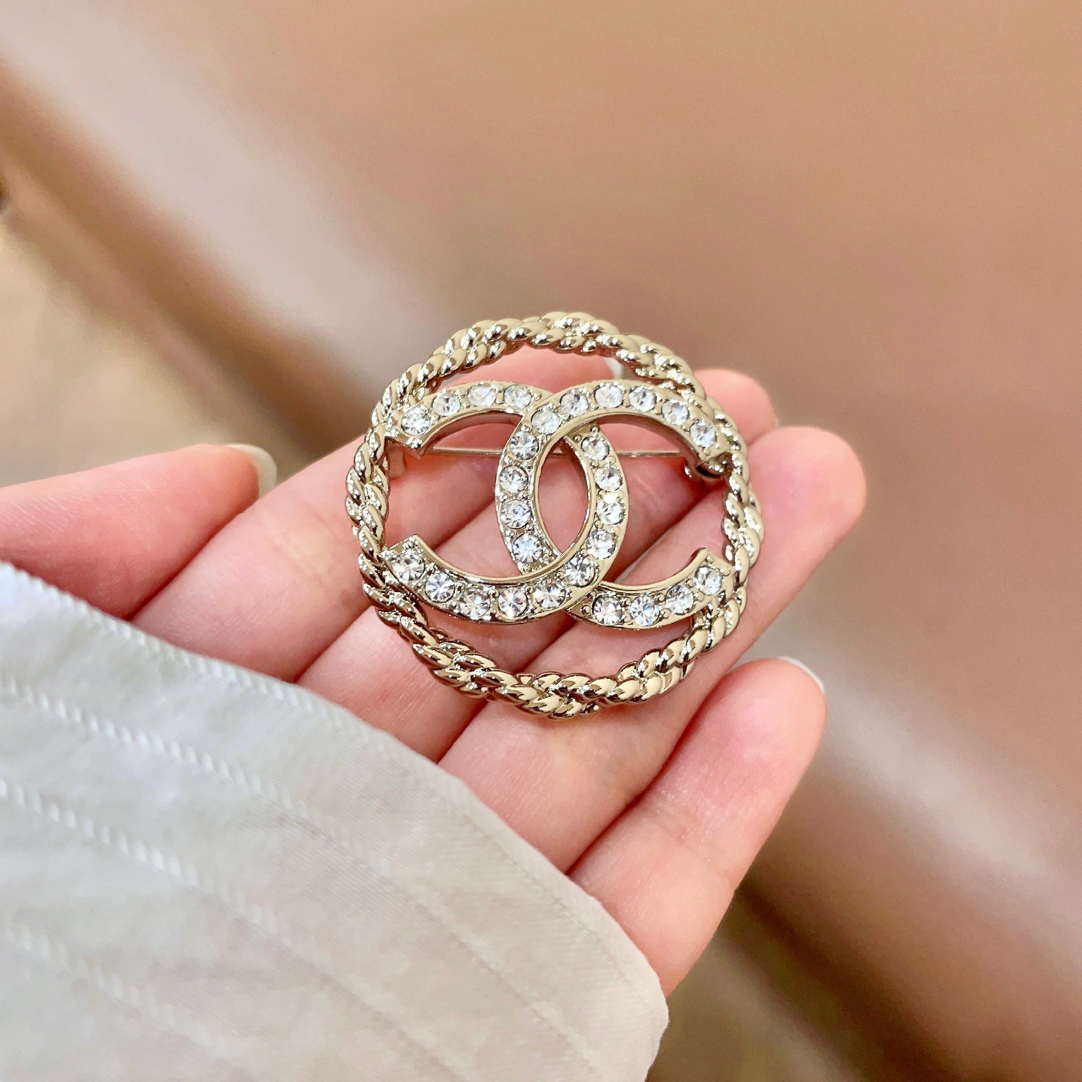 Brooch - view 4