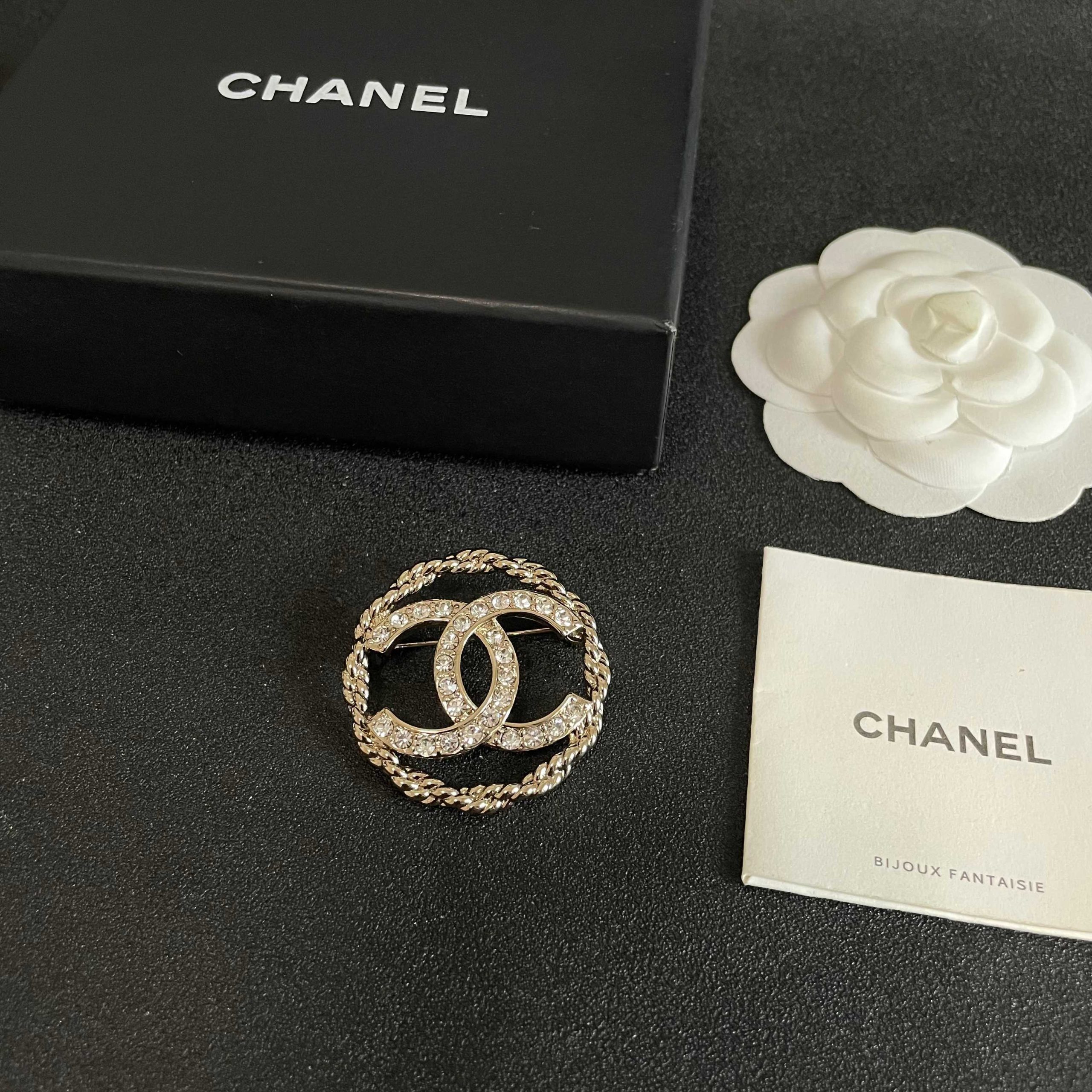 Brooch - view 5