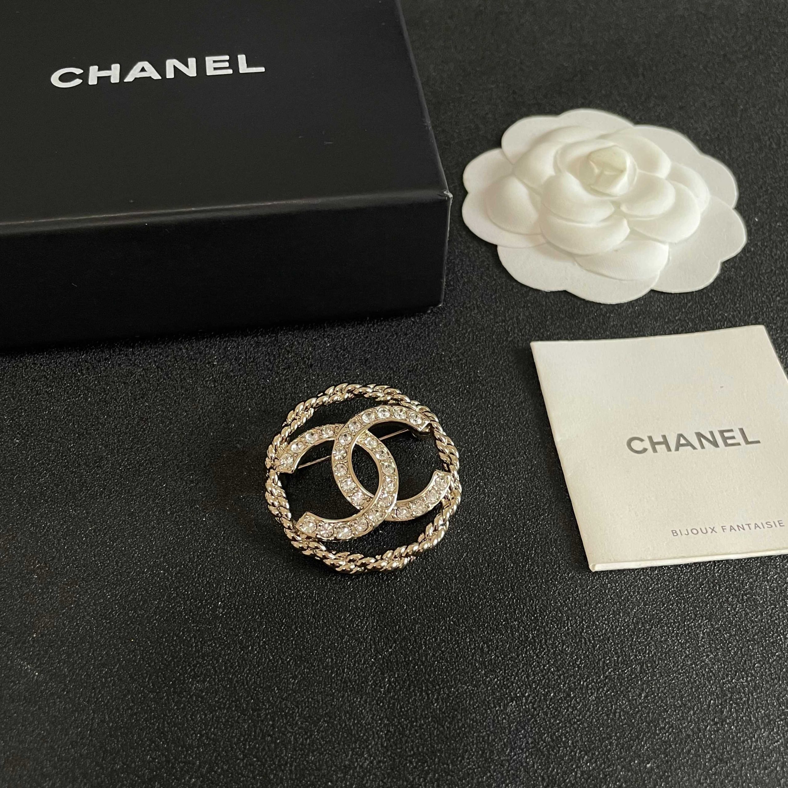 Brooch - view 6