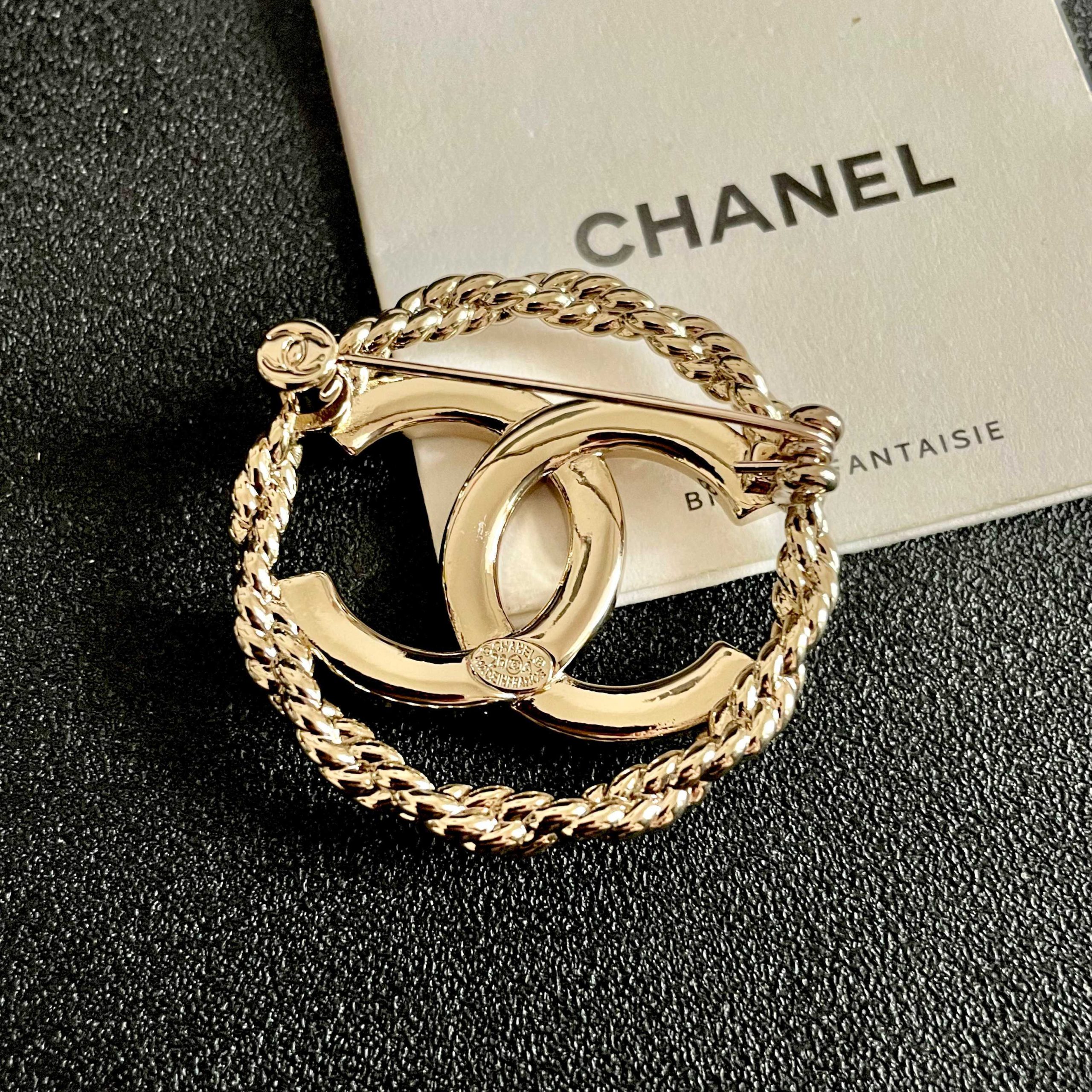 Brooch - view 7