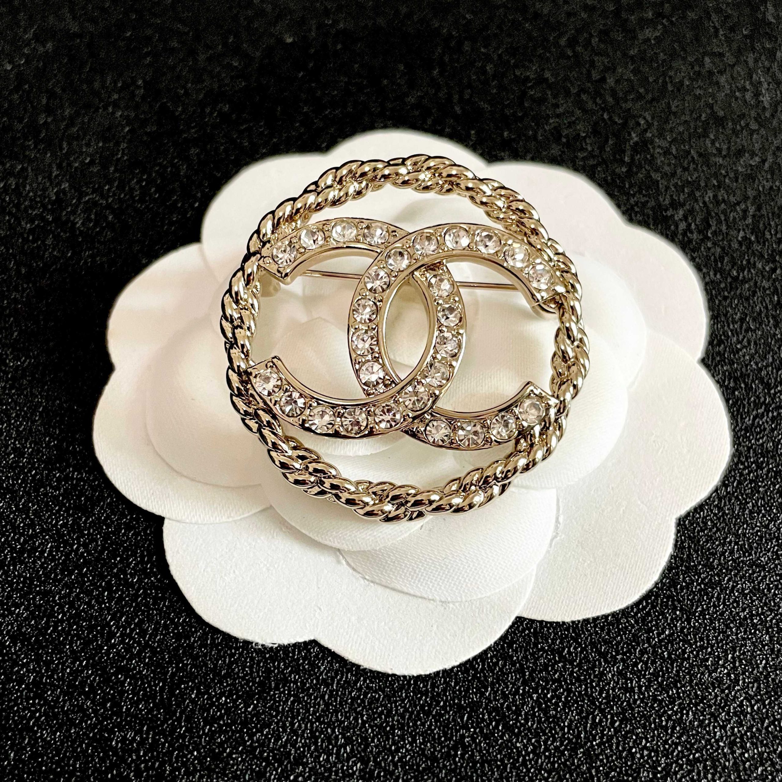 Brooch - view 8