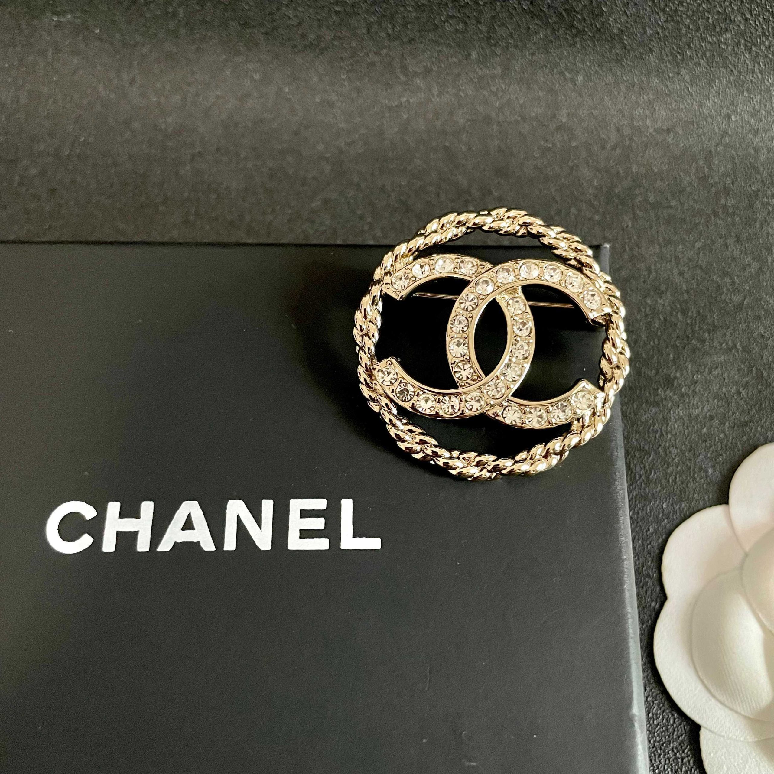 Brooch - view 9