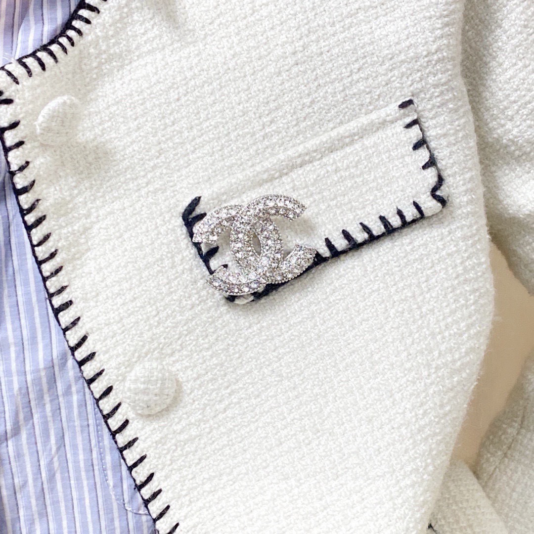 Brooch - view 2
