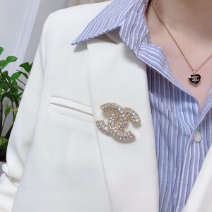 Brooch - view 3