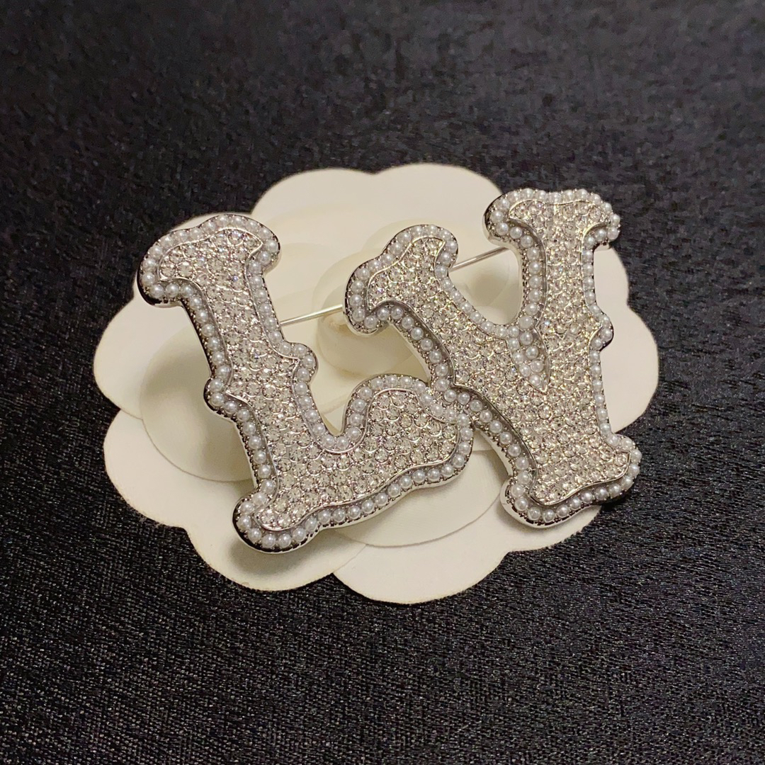 Brooch - view 4