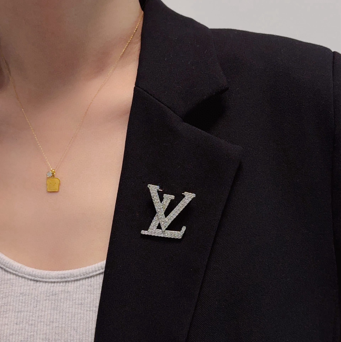 Louis Vuitton Brooch - view 1
