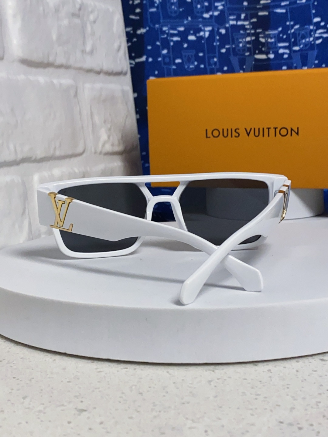 Louis Vuitton Sunglasses - view 3