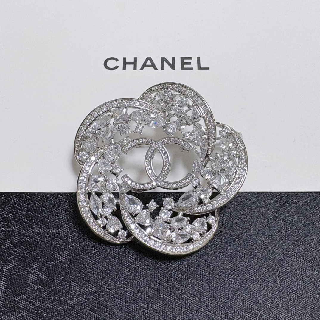 Brooch - view 4