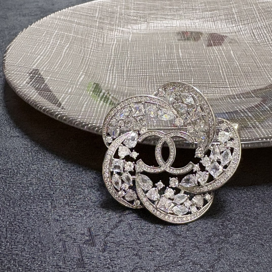Brooch - view 7