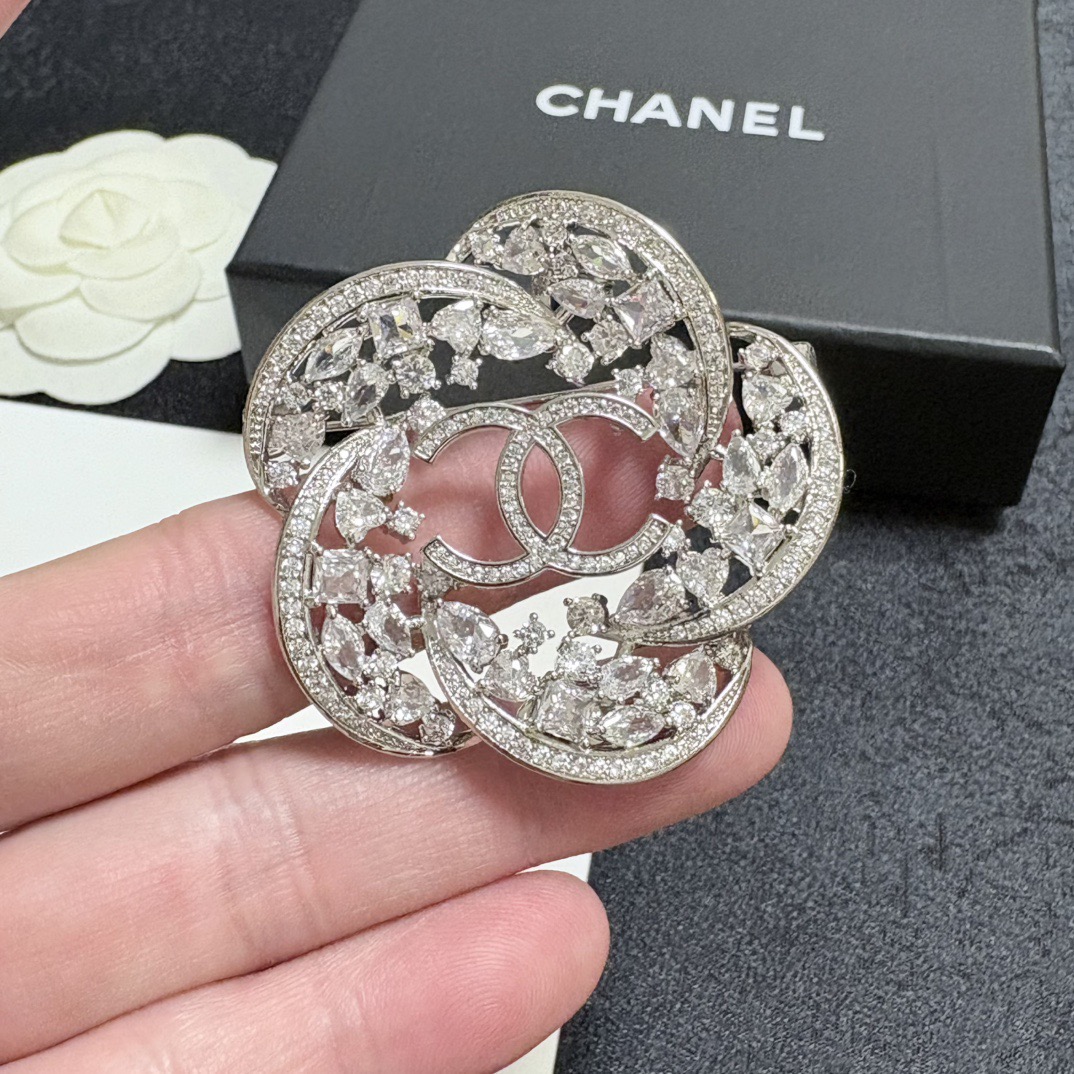 Brooch - view 8