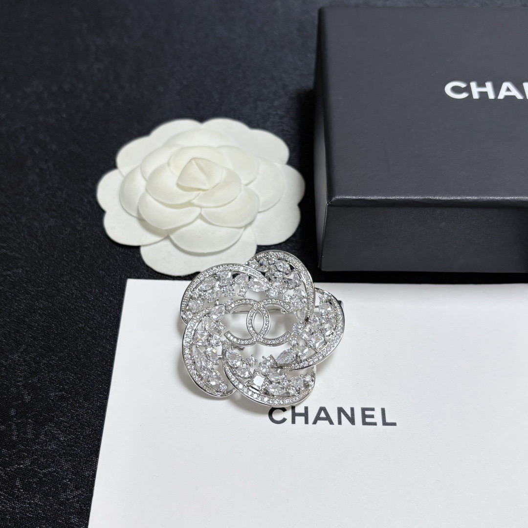 Brooch - view 9