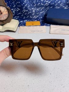 Louis Vuitton Sunglasses - view 4