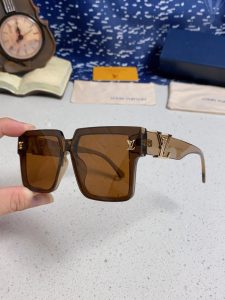 Louis Vuitton Sunglasses - view 6
