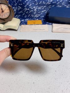 Louis Vuitton Sunglasses - view 4