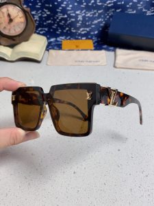 Louis Vuitton Sunglasses - view 6