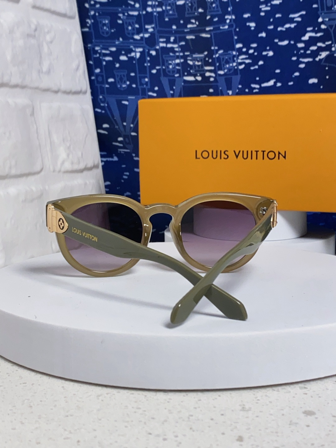 Louis Vuitton Sunglasses - view 3