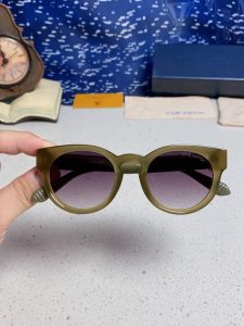Louis Vuitton Sunglasses - view 4
