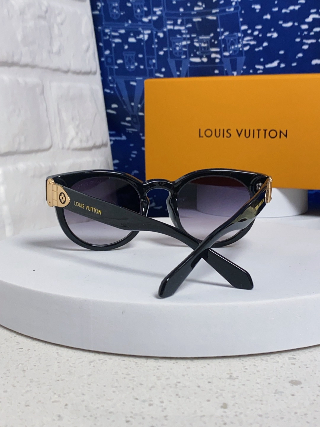 Louis Vuitton Sunglasses - view 3