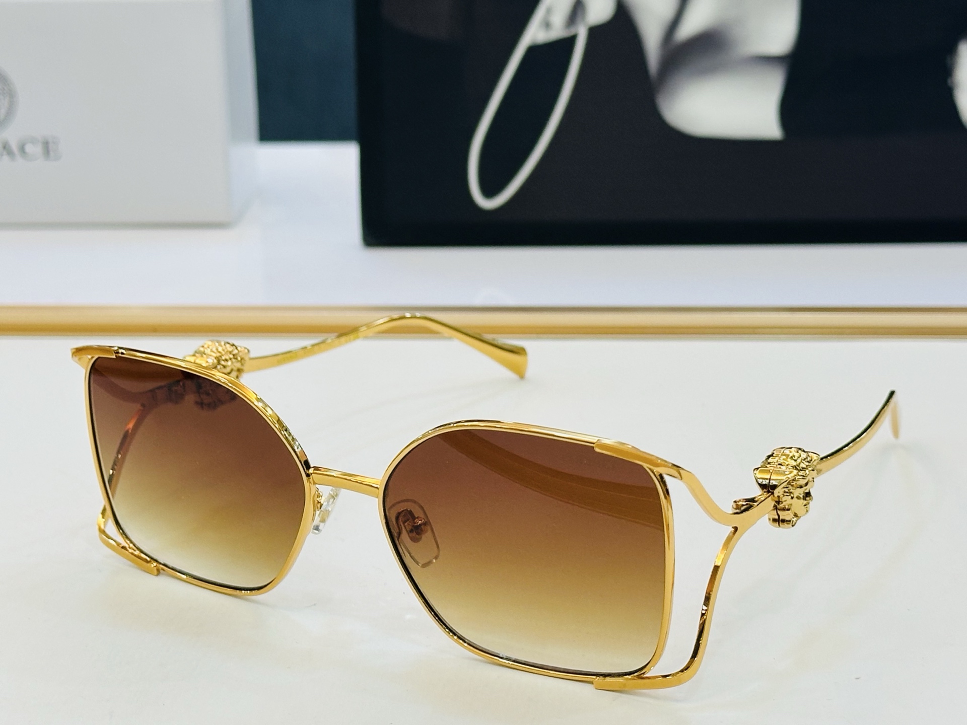 Gucci Sunglasses - view 2