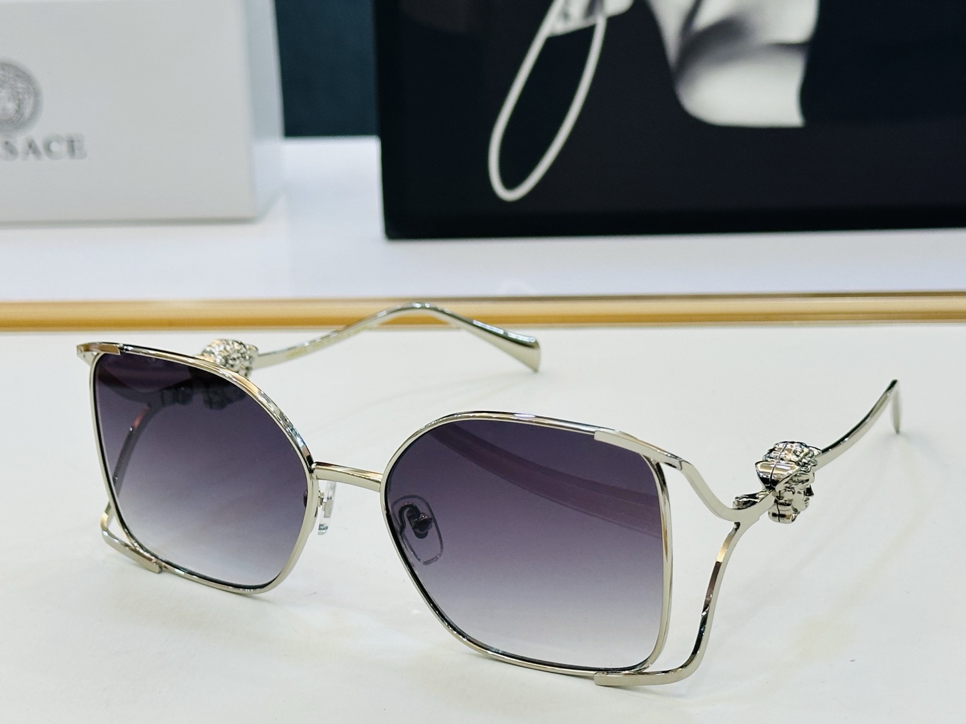 Gucci Sunglasses - view 3