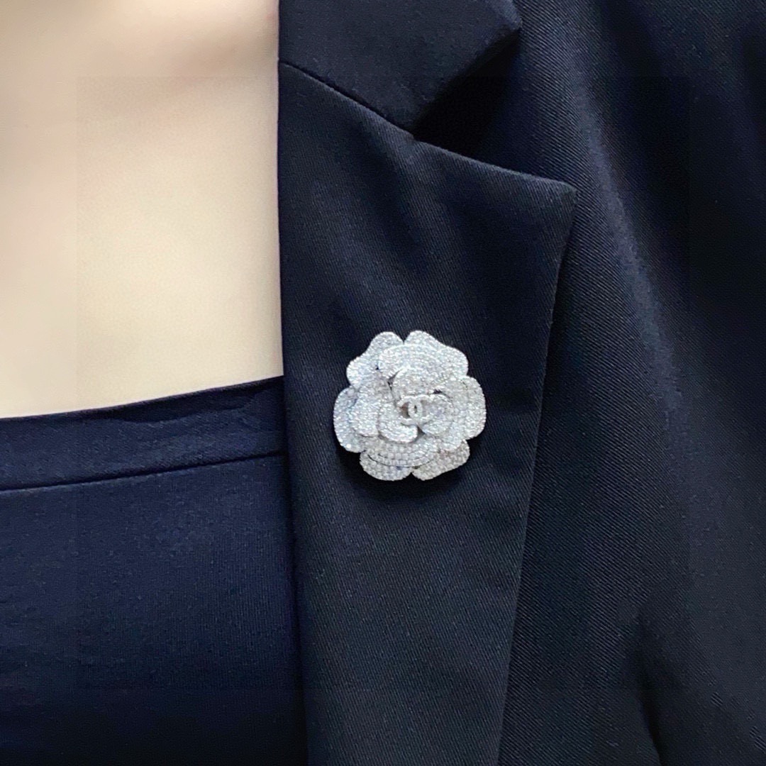 Brooch - view 1