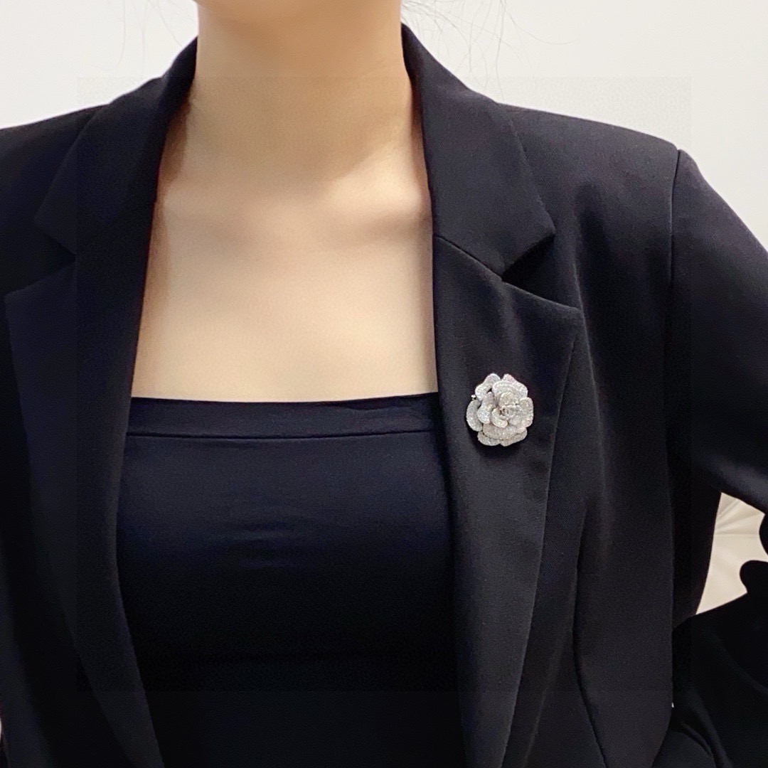 Brooch - view 2