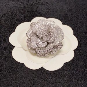 Brooch - view 4