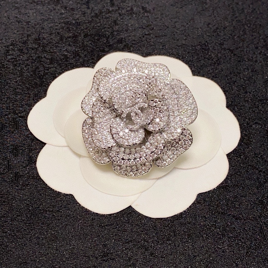 Brooch - view 4