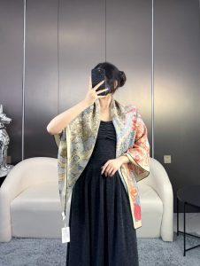 Hermès Scarf - view 2