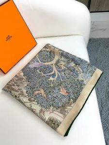 Hermès Scarf - view 3