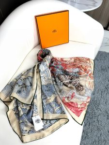 Hermès Scarf - view 5