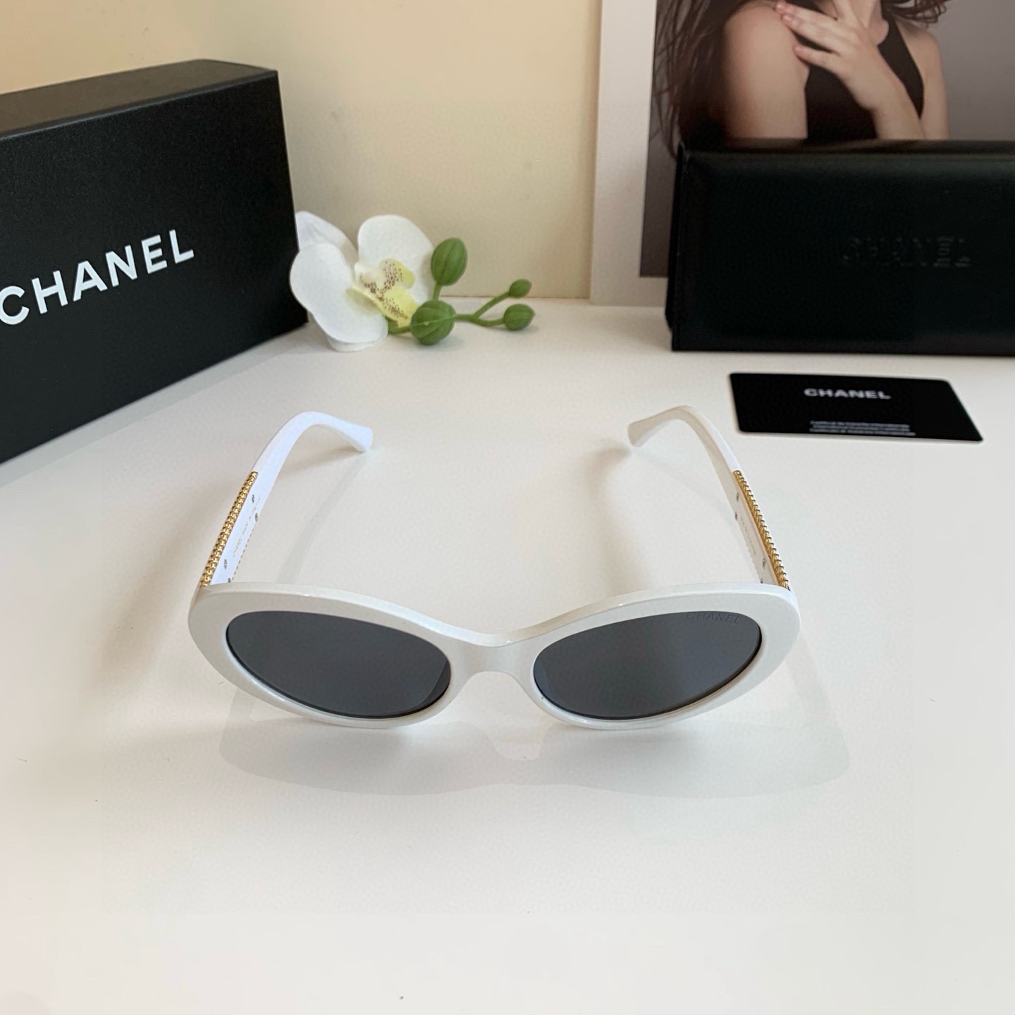 Sunglasses - view 4